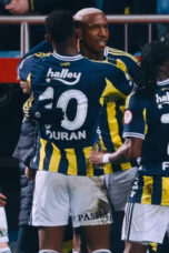Mourinho Berpesta! Gol Voli Menit 94 Bawa Fenerbahce Bungkam Alanyaspor dalam Drama 5 Gol!